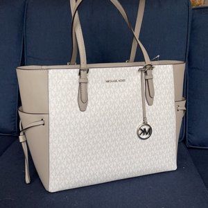 Michael Kors Gilly Large Drawstring Travel Tote Bag MK Bright White